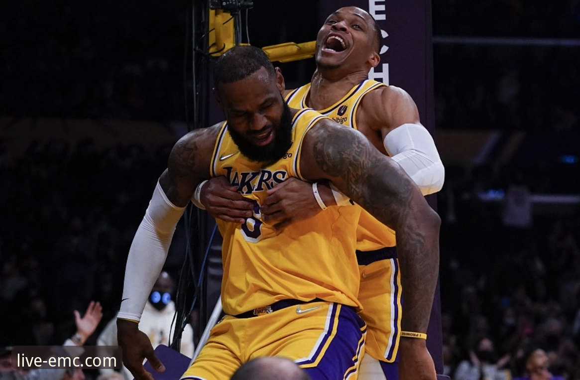 湖人客场力克步行者：一场进攻盛宴背后的战术博弈与平台观赛体验深度分析